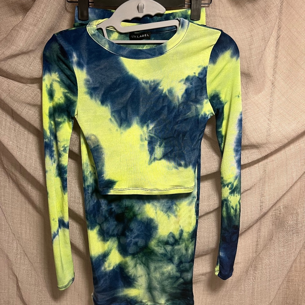 Jluxlabel - tye die body con long sleeve crop top and pencil skirt